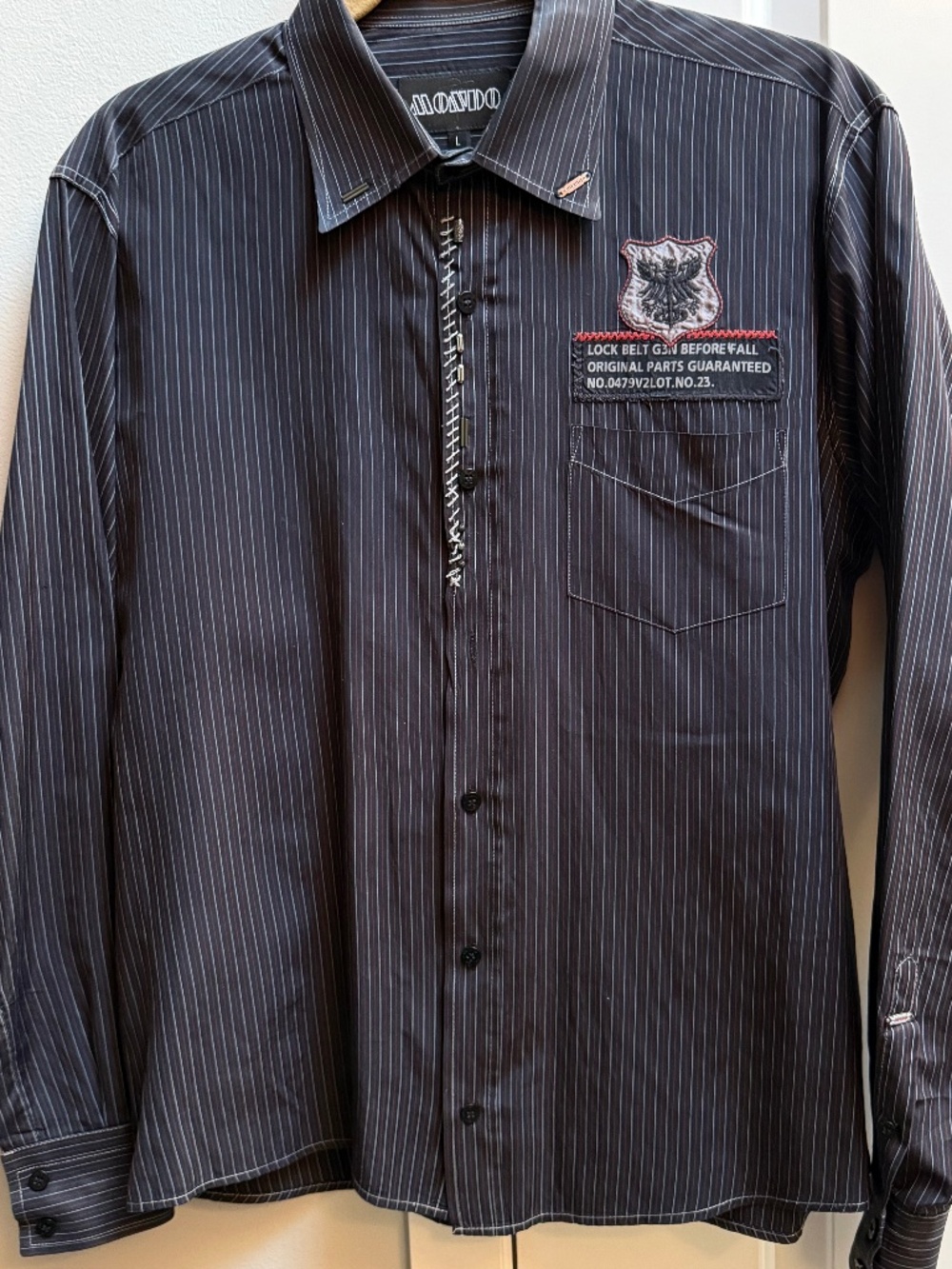 Mondo Button down men's shirt Size Large